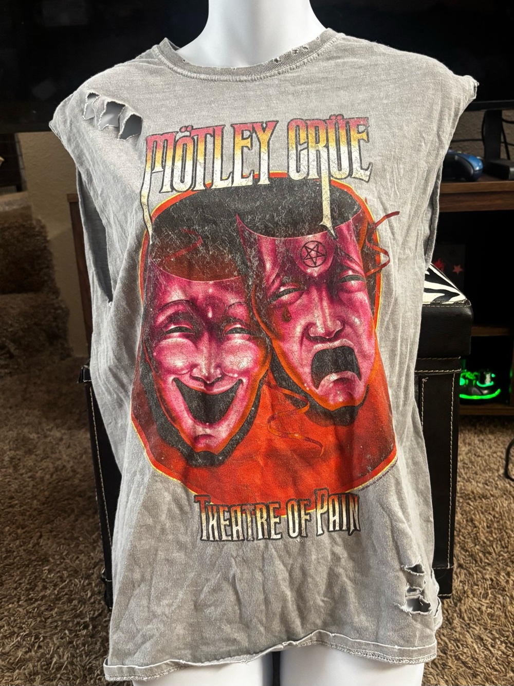 Mötley Crüe 'Theatre of Pain' Grey Graphic Distressed Tank Top